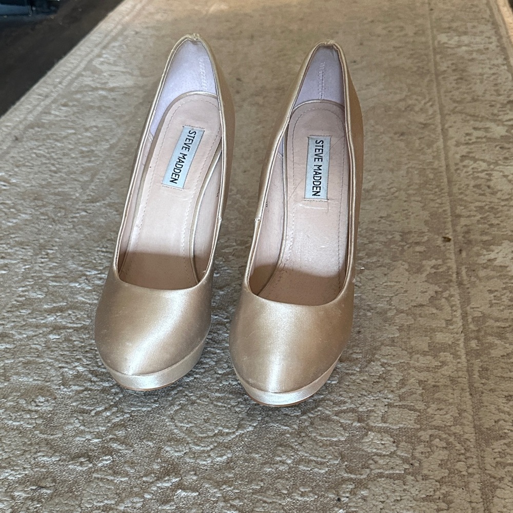 Steve Madden Women's Elegant Tan Heels